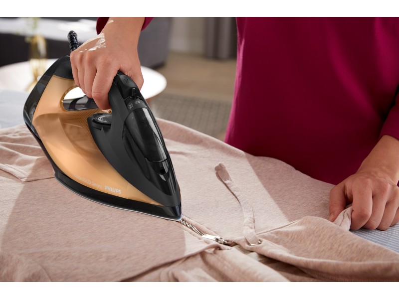 Philips 7000 series DST7040/80 HV Steam Iron Black/Gold DST7040/80 – Philips За гладене