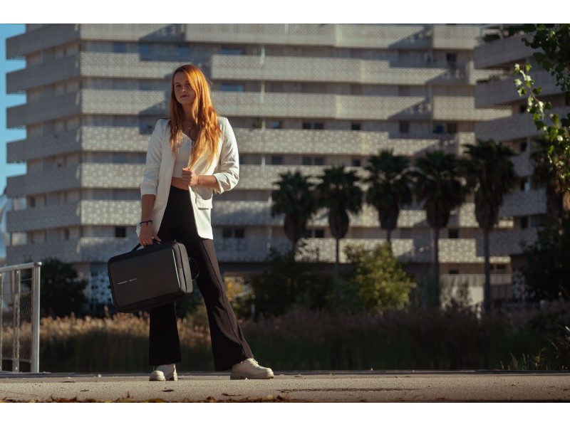 XD DESIGN ANTI-THEFT BACKPACK / BRIEFCASE BOBBY BIZZ 2.0 BLACK P/N: P705.921 P705.921 – XD DESIGN Аксесоари за пренос на багаж
