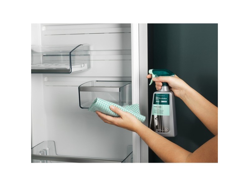 Electrolux M3RCS300 Fridge/Freezer 500 ml M3RCS300 – Electrolux Препарати за почистване и полиране на повърхности