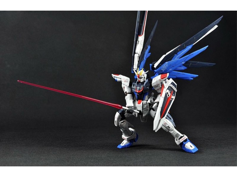 RG 1/144 FREEDOM GUNDAM DIZBNDFIG0826 – BANDAI Фигури