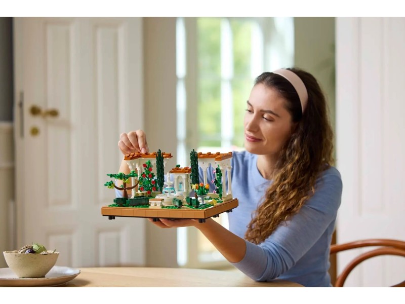 LEGO ICONS 10359 Fountain Garden 10359 – Lego Конструктори