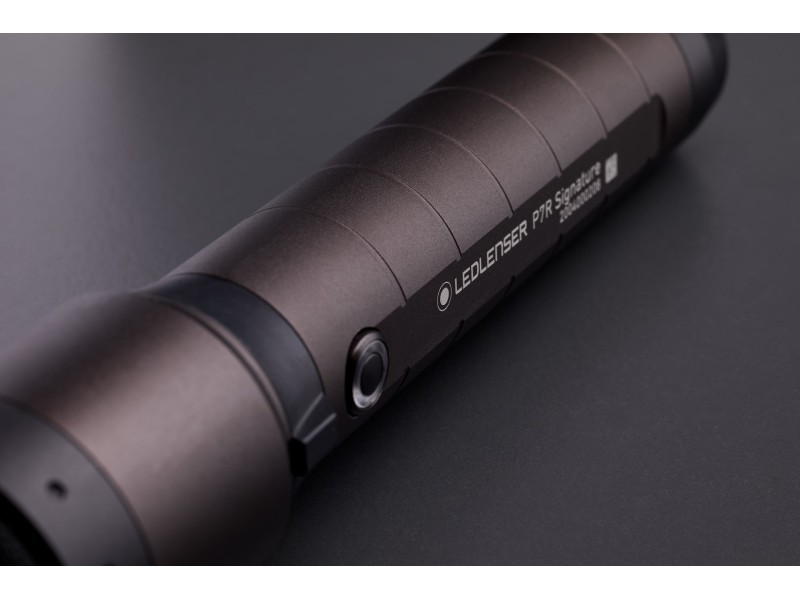 Ledlenser P7R Signature Black Hand flashlight LED 502190 – Ledlenser Фенери