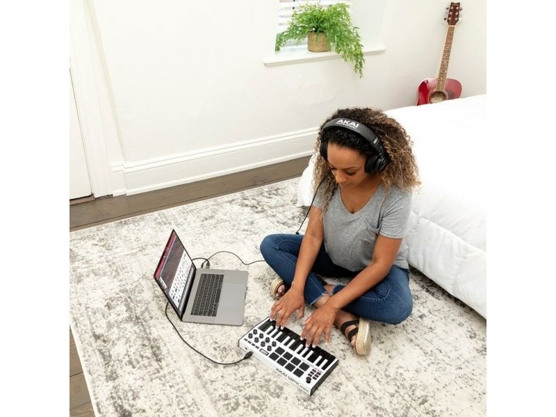 Звуков Контролер Akai MPK Mini MK3
