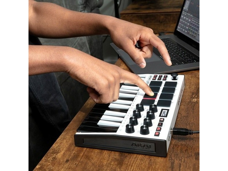 Звуков Контролер Akai MPK Mini MK3