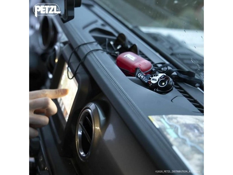 LED Фенер Petzl E02 Черен Черен/Бял (1 броя) LED Фенер Petzl E02 Черен Черен/Бял (1 броя)