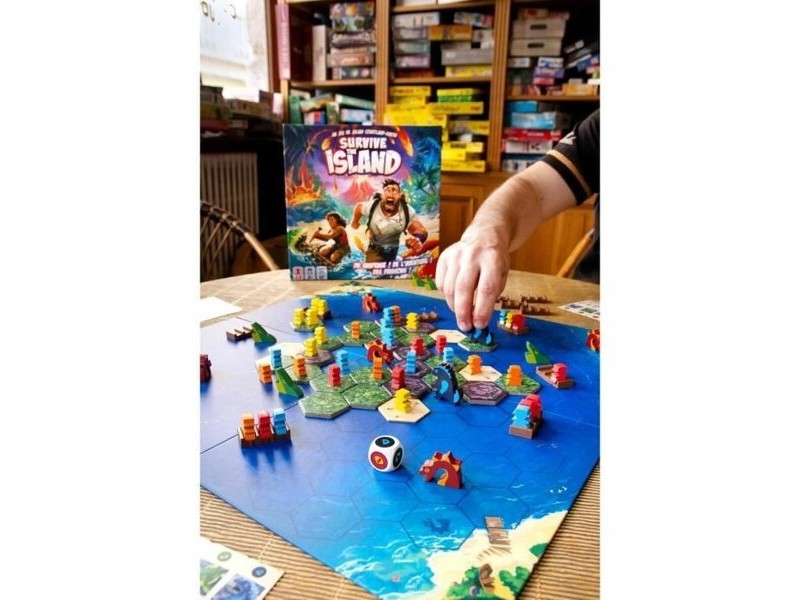 Настолна игра Asmodee Survive The Island