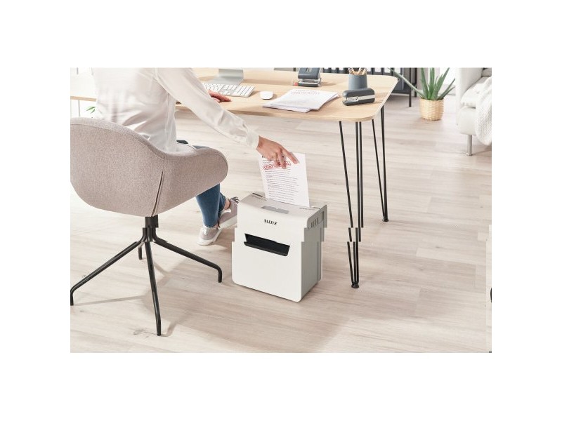 Шредер за хартия за микро рязане Leitz IQ 150 Autofeed P4