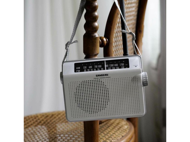 AM / FM радио Sangean Бял