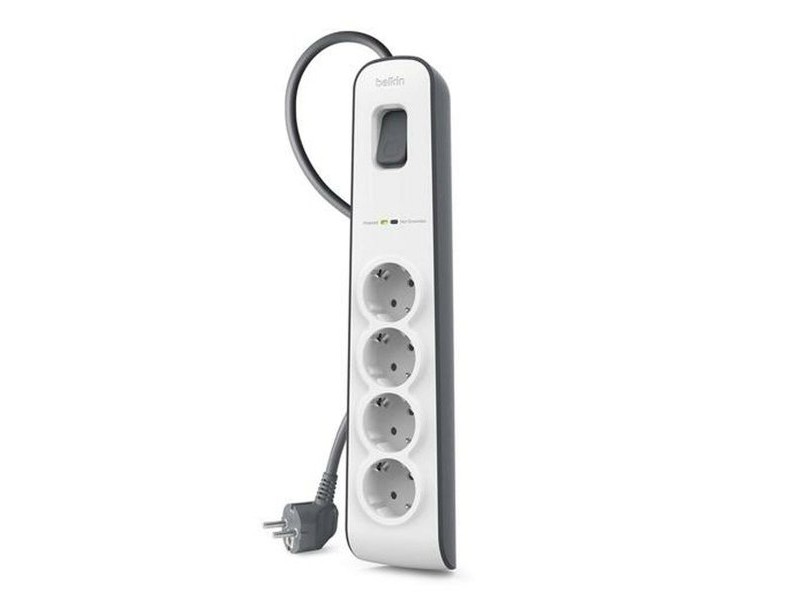 Табло с 4 гнезда с бутон за включване Belkin (2 m)