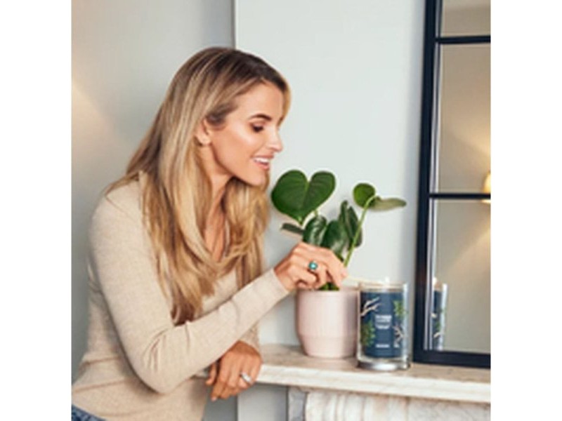 Ароматизирана Свещ Yankee Candle Bayside Cedar 122 ml