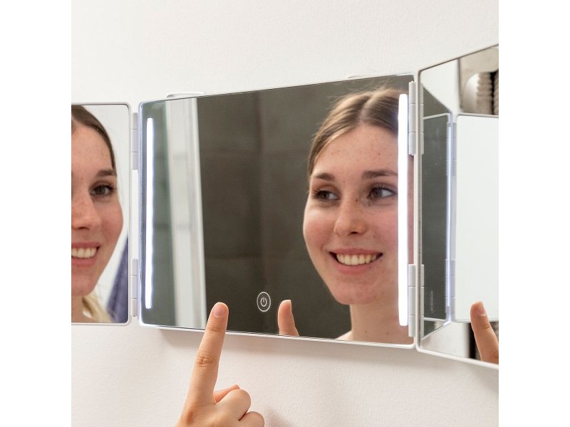 Огледало за баня с LED светлина и 360º визия SelfKut InnovaGoods