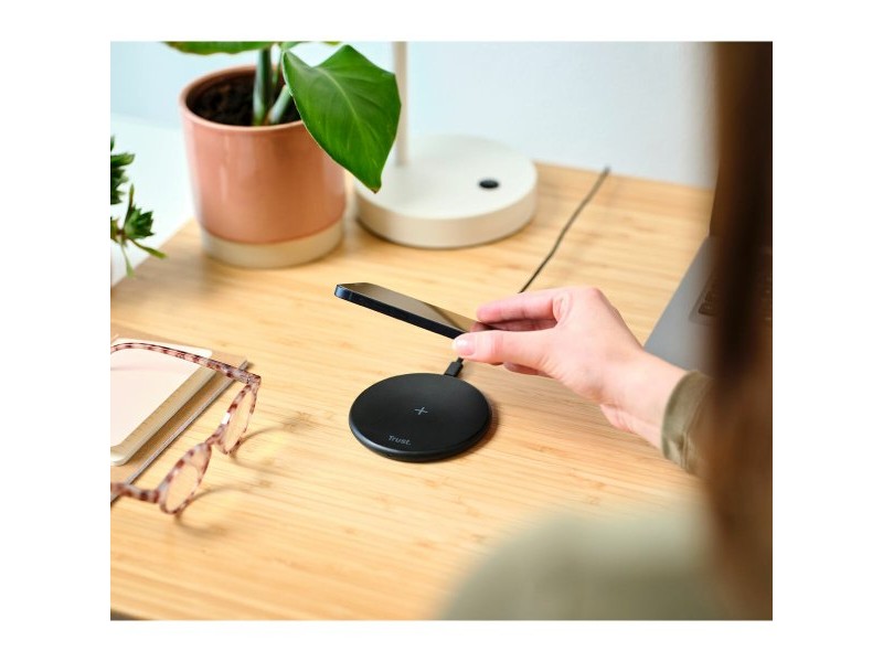 Безжично зарядно Trust 24784 Черен USB-C 15 W Безжично зарядно Trust 24784 Черен USB-C 15 W