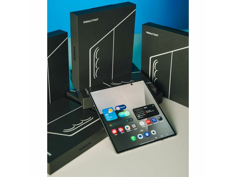 Смартфони Samsung Z FOLD 7 8 12 GB RAM 512 GB Черен NaN –  BB Безплатни телефони и смартфони