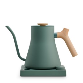 Зелената електрическа кана Stagg EKG Pro 0,9L