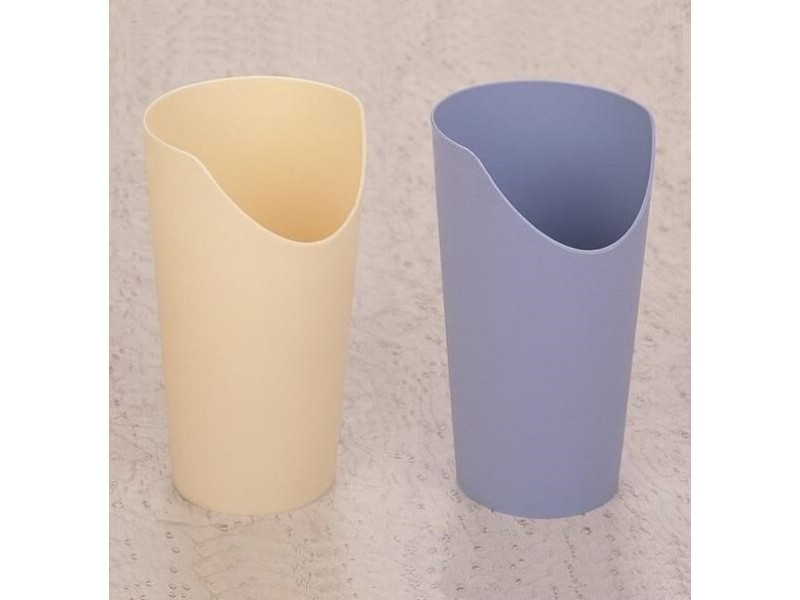 Mug with a cut-out