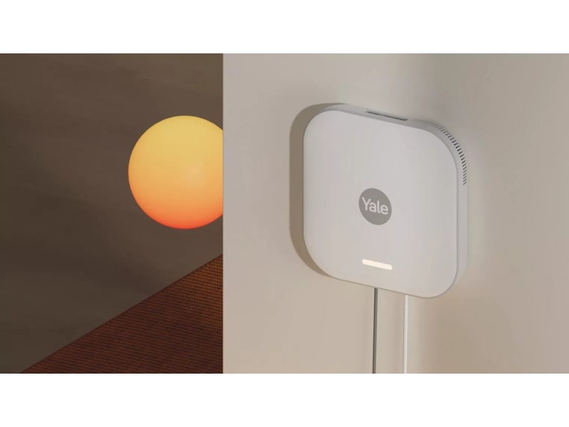 Yale Smart Alarm Starter Kit 7 items - Control Panel, Keypad, Remote Control, 2x Motion Sensor, 2x Window/Door Sensor