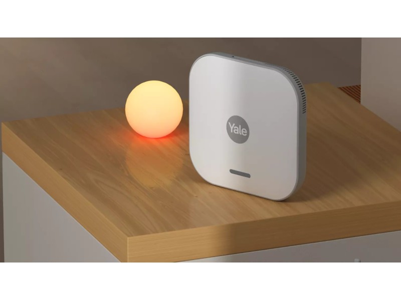 Yale Smart Alarm Starter Kit 7 items - Control Panel, Keypad, Remote Control, 2x Motion Sensor, 2x Window/Door Sensor