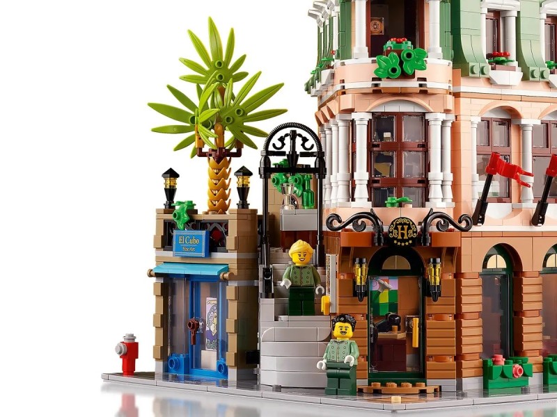 LEGO ICONS 10297 BOUTIQUE HOTEL