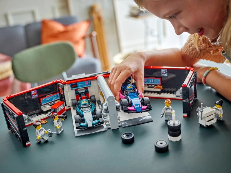 LEGO CITY 60444 F1 Garage & Mercedes-AMG & Alpine Cars LEGO CITY 60444 F1 Garage & Mercedes-AMG & Alpine Cars