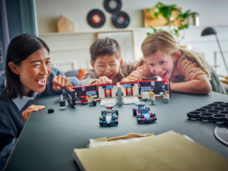 LEGO CITY 60444 F1 Garage & Mercedes-AMG & Alpine Cars LEGO CITY 60444 F1 Garage & Mercedes-AMG & Alpine Cars