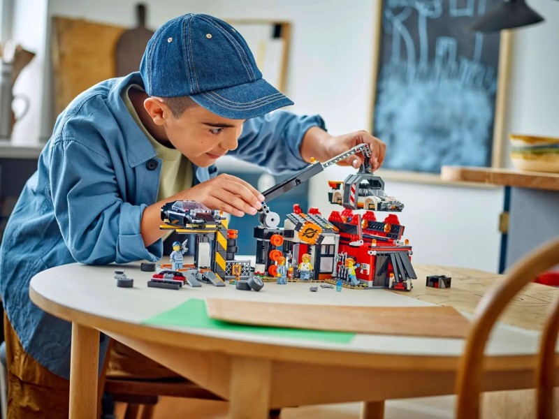 LEGO CITY 60472 Scrapyard with Cars