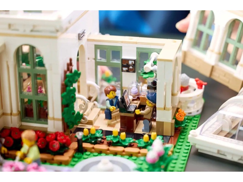 LEGO IDEAS 21353 Botanical Garden