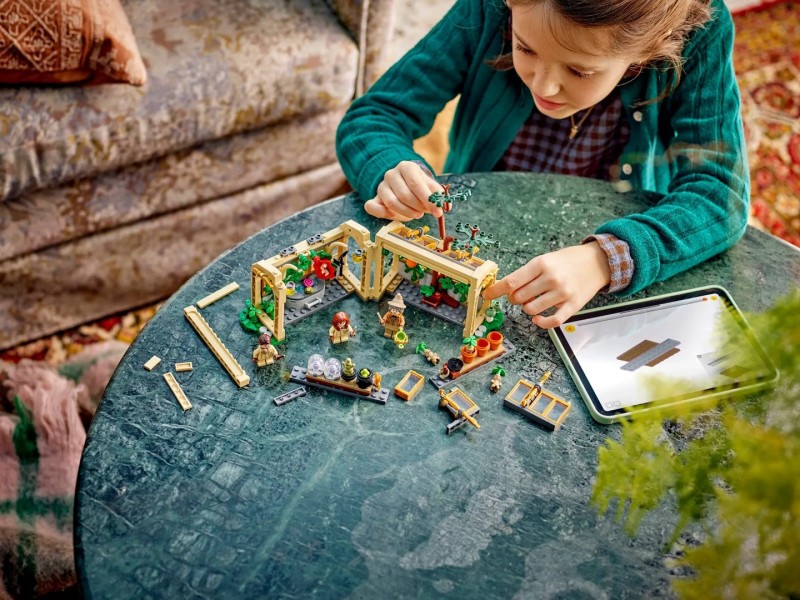 LEGO HARRY POTTER 76445 Hogwarts Castle - Herbology Class LEGO HARRY POTTER 76445 Hogwarts Castle - Herbology Class