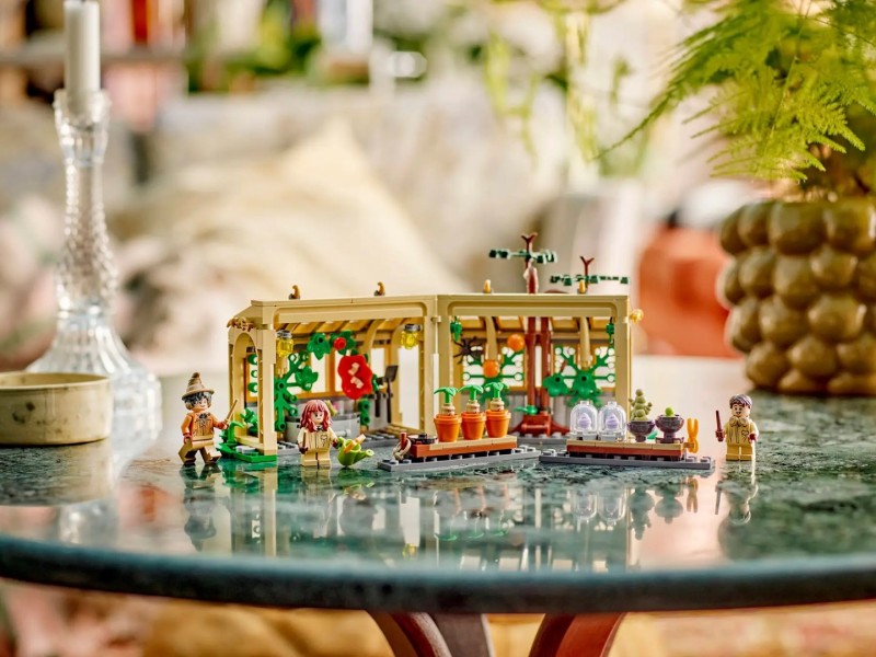 LEGO HARRY POTTER 76445 Hogwarts Castle - Herbology Class LEGO HARRY POTTER 76445 Hogwarts Castle - Herbology Class