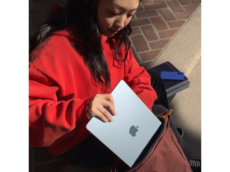 Apple MacBook Air 13-inch : M4 chip with 10-core CPU and 10-core GPU, 24GB, 512GB SSD - Midnight