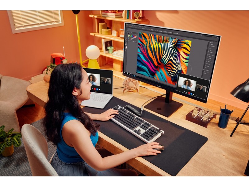 HP OMEN Transcend 31.5 inch UHD 240Hz OLED Gaming Monitor - Transcend 32