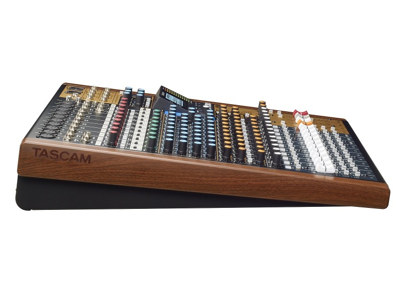 Tascam MODEL 16 audio mixer 16 channels 20 - 30000 Hz Black, Gold, Wood Tascam MODEL 16 audio mixer 16 channels 20 - 30000 Hz Black, Gold, Wood