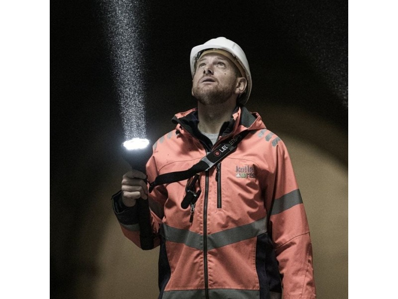 Ledlenser P21R Black Hand flashlight LED